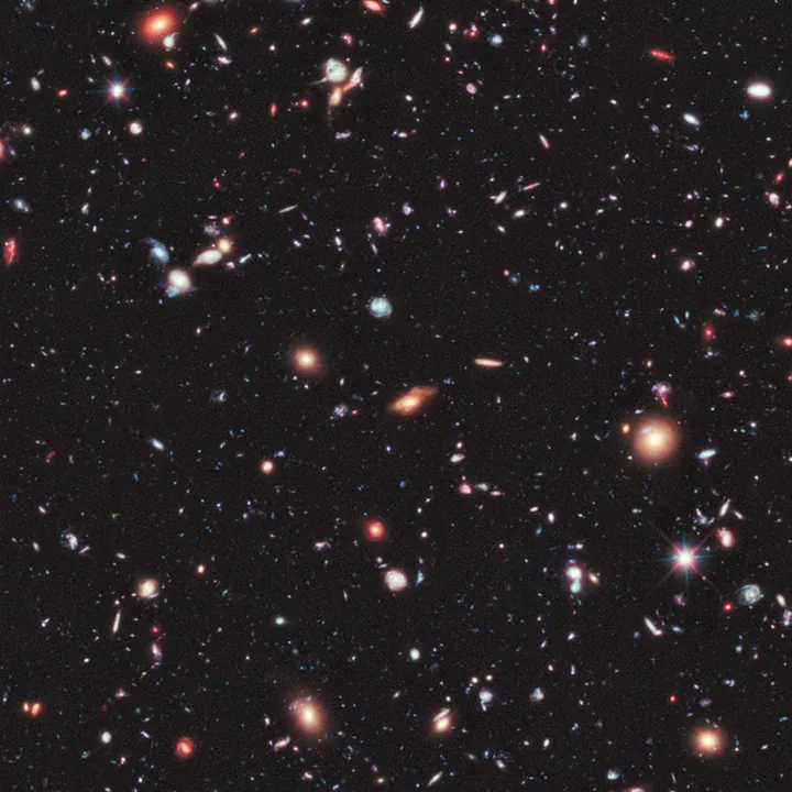 Cielo lleno de estrellas y galaxias